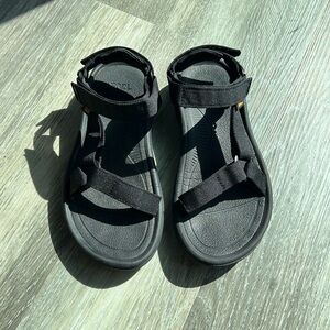 Teva Hurricane Size 8